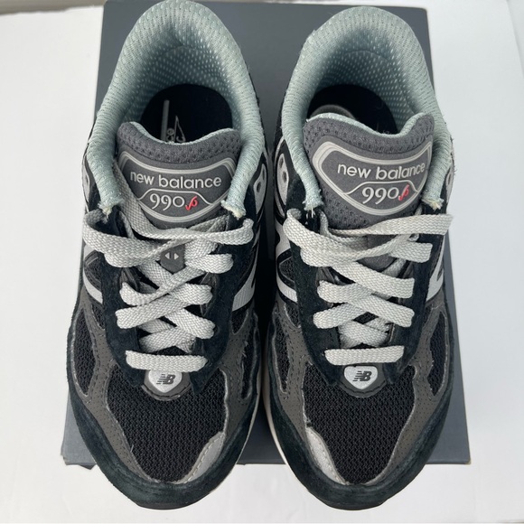 New Balance Boys 990 V6 Lace-up Sneaker Black/Silver Size 11 - Picture 2 of 8